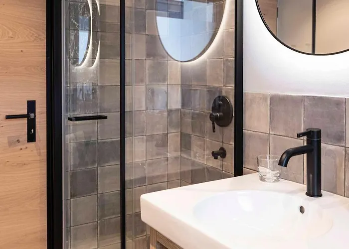 Creatini Mountain 公寓 *